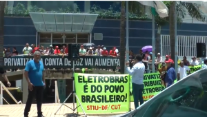 Read more about the article Em luta: eletricitários discutem com movimentos sociais e outras categorias a defesa do patrimônio nacional