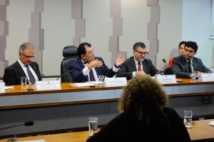 Read more about the article Divergências entre eletricitários e governo marcam audiência na comissão da MP da Eletrobras