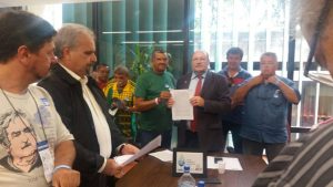 Read more about the article Manifesto contra a privatização do saneamento é entregue a deputados em Brasília
