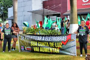 Read more about the article Movimentos populares e sindicalistas realizam ato em defesa da Eletrobras pública e dos rios brasileiros