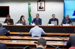 Read more about the article Deputados e sindicalistas criticam leilão de seis distribuidoras do sistema Eletrobras