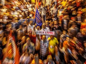 Leia mais sobre o artigo Ilegalidades e manobras jurídicas mantêm prisão política de Lula