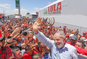 Leia mais sobre o artigo Transferência de Lula é novo ato de perseguição, diz PT