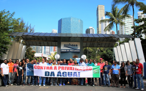 Leia mais sobre o artigo Trabalhadores (as) da Embasa fazem manifestação contra medida que privatiza a água