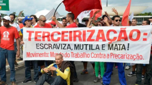Read more about the article Servidores buscam apoio para barrar decreto de terceirização após eleição