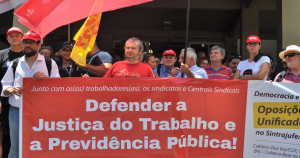 Read more about the article Trabalhadores apontam interesses econômicos por trás das ameaças de extinção da Justiça do Trabalho