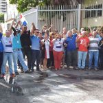Contra a MP 868: SINDISAN e trabalhadores da DESO fazem protesto e abraço simbólico na Companhia