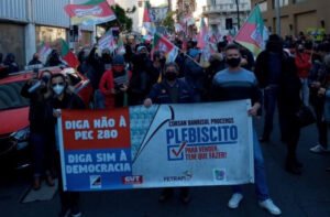 Leia mais sobre o artigo Trabalhadores da Corsan, Banrisul e Procergs protestam contra PEC 280 no RS