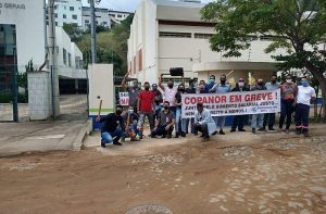 Leia mais sobre o artigo Há mais de 80 dias em greve, trabalhadores da COPANOR estão há 3 meses sem salários