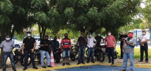 Read more about the article SINTEPI realiza ato de protesto em frente ao prédio sede da AGESPISA