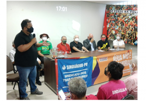 Read more about the article Tarde de autógrafos reúne Ricardo Coutinho e diversas lideranças políticas no Sindiágua-PB