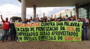 Leia mais sobre o artigo Após manifestação dos trabalhadores, CLDF aprova Comissão Geral para debater demissão na Neoenergia