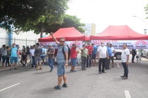 Leia mais sobre o artigo Grevistas da Cosanpa interditam avenida José Bonifácio