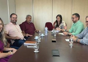 Read more about the article Urbanitários discutem o fortalecimento da CASAL com Secretário da Fazenda e presidente da Companhia