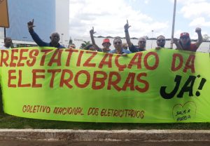 Read more about the article Eletricitários prestigiam diplomação de Lula e reivindicam a reestatização da Eletrobras