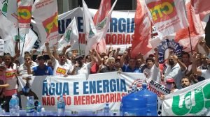 Leia mais sobre o artigo Trabalhadores e movimentos sociais realizaram grande ato em frente a Bovespa contra privatização do saneamento e setor elétrico