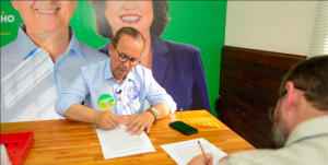 Read more about the article Governador Jorginho Mello assinou compromisso com a manutenção da Celesc pública