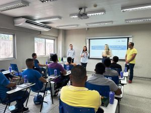 Leia mais sobre o artigo Sindicato visita eletricistas da Equatorial em treinamento