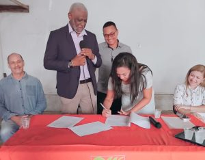 Leia mais sobre o artigo A Senadora Eliziane Gama (PT) participou de evento, nesta Segunda (13), na sede do Stiu-MA